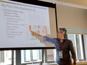 Tillman Weide presenting at the Digital Musicology workshop at the Digital Humanities at Oxford Summer School, 2017